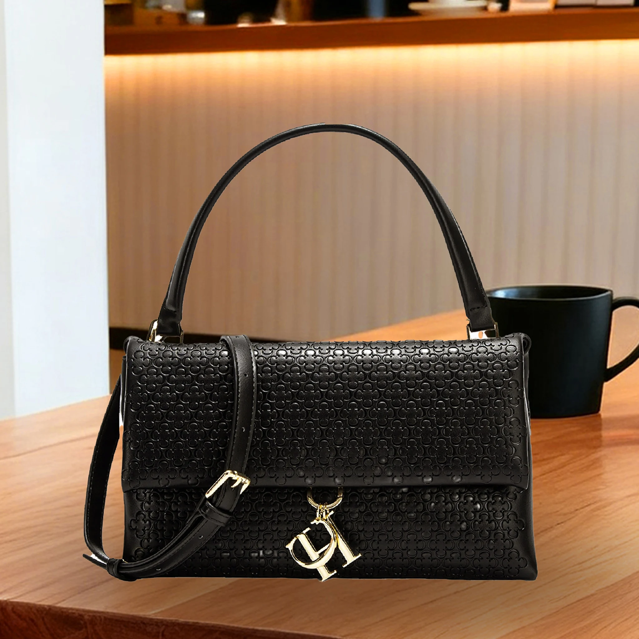Structured Handbag Top Handle - حقيبة يد أنيقة مع نقش مونوغرام