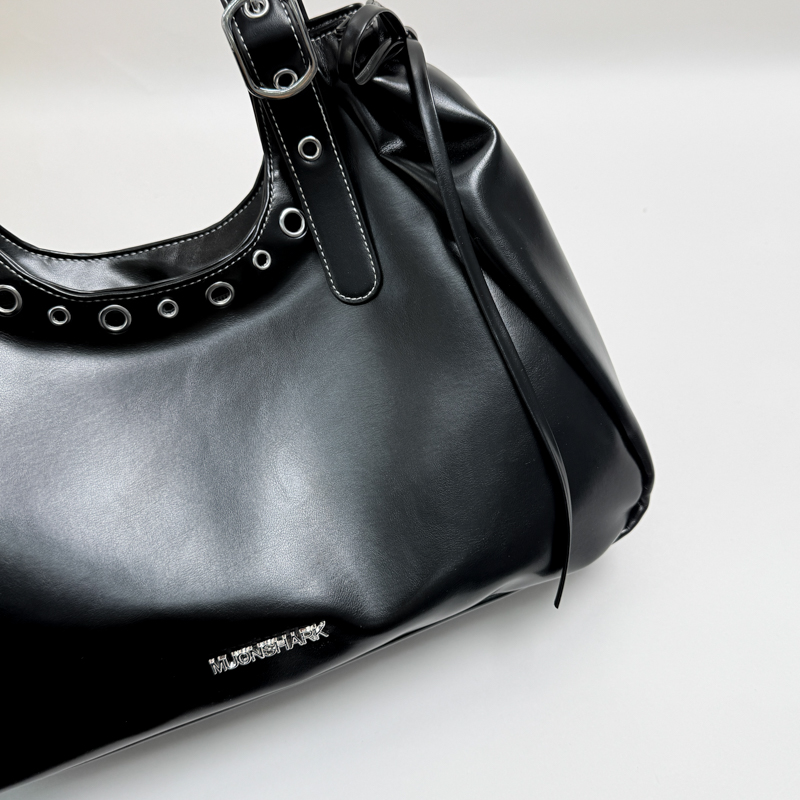 حقائب كتف نسائية بتصميم عتيق 2 - مراجعة Luxury Bags Vegan وسعره