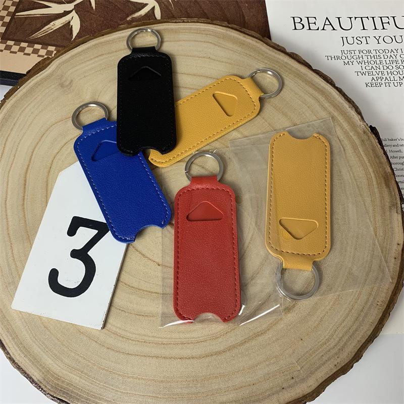 حافظة محمولة لمرطب الشفاه مع غ - مراجعة Key Holder Leather Pouch وسعره