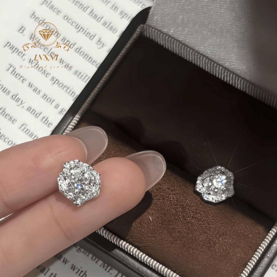 أقراط مرصعة بالموسانيت على شكل - مراجعة Luxury Bags Affordable وسعره