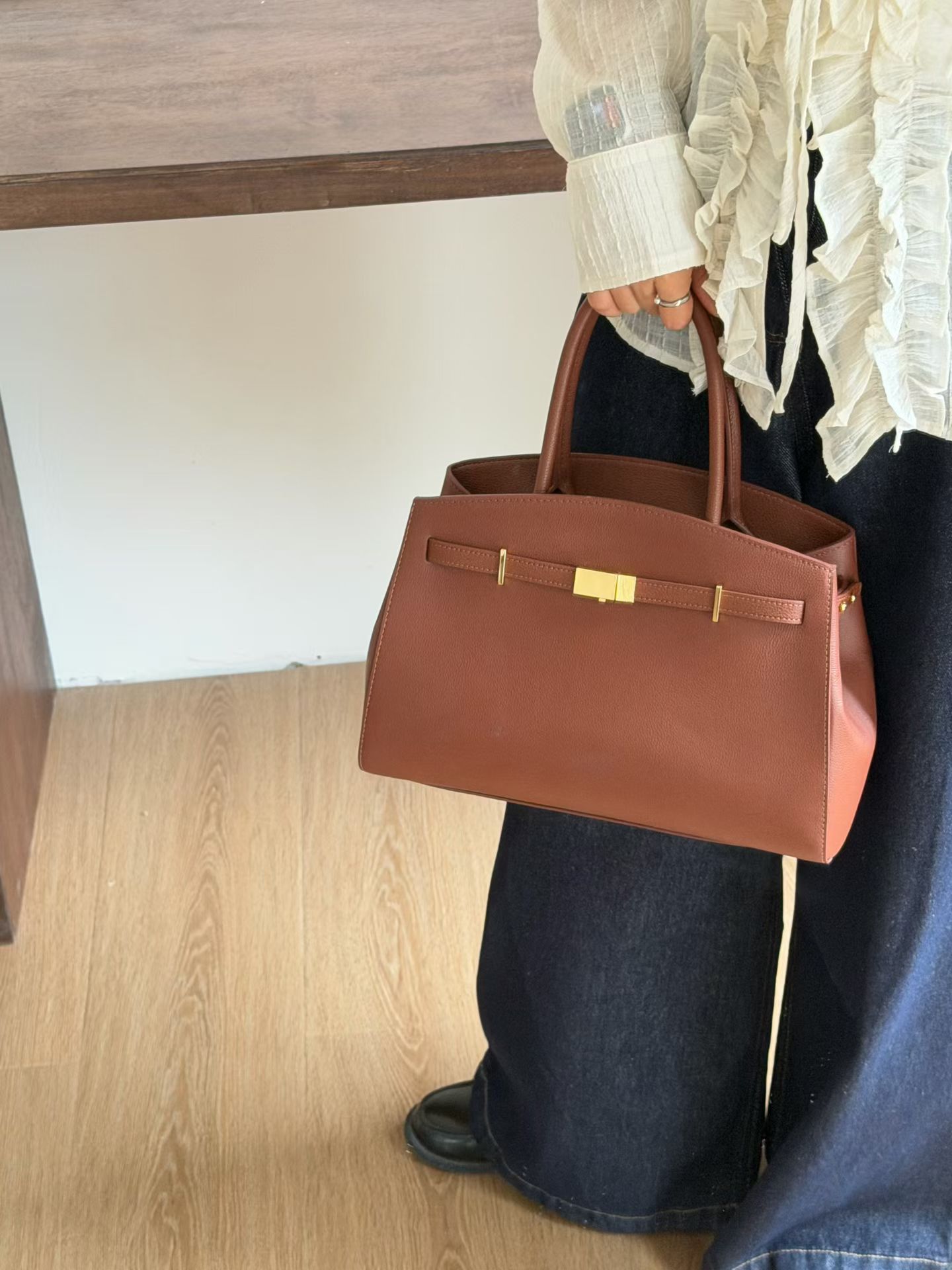 حقيبة يد نسائية فاخرة من فيرمي - مراجعة Luxury Bags Old Money وسعره