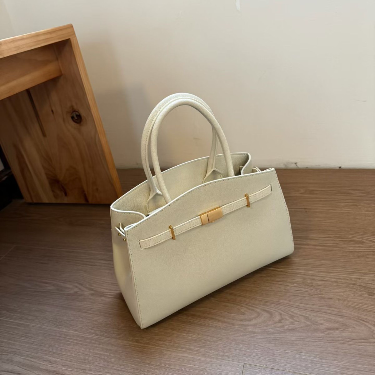 حقيبة يد نسائية فاخرة من فيرمي - مراجعة Luxury Bags Old Money وسعره