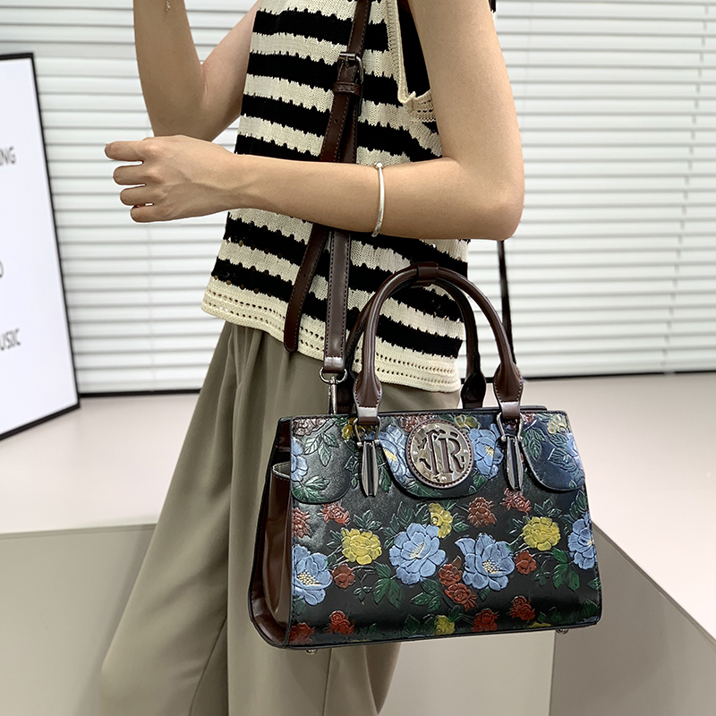 حقيبة يد نسائية فاخرة بتصميم ز - مراجعة Luxury Bags Vegan وسعره