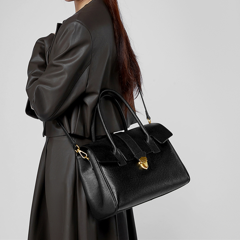 حقائب يد نسائية من الجلد الطبي - مراجعة Structured Handbag Top Handle وسعره