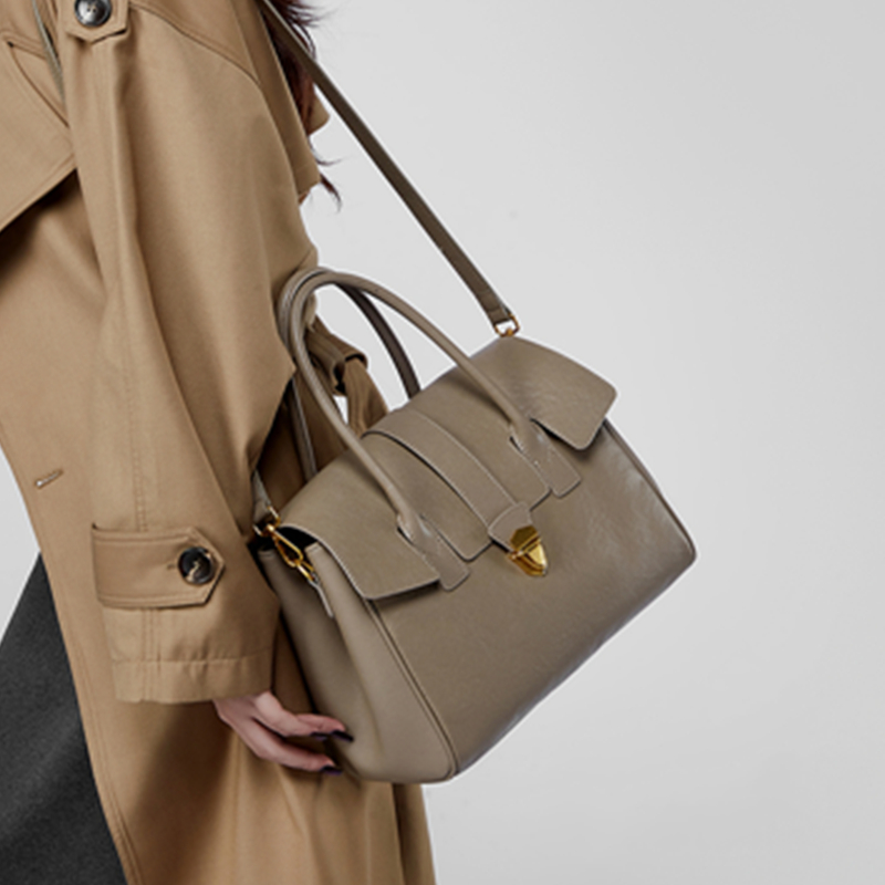 حقائب يد نسائية من الجلد الطبي - مراجعة Structured Handbag Top Handle وسعره