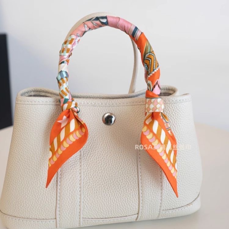 وشاح طويل فاخر مع تصميم الكتفي - مراجعة Luxury Bags Hermes وسعره
