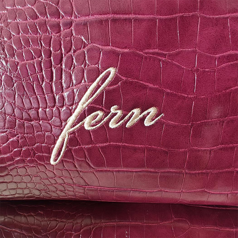 حقيبة مكياج مطرزة بتصميم جلد ا - مراجعة Luxury Bags Vegan وسعره