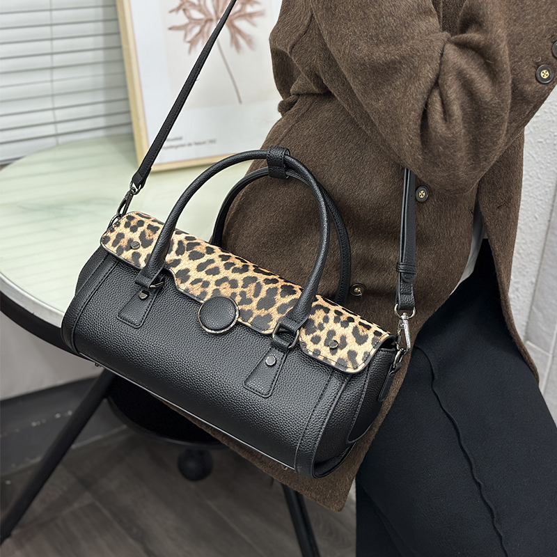 حقيبة يد نسائية فاخرة بتصميم ع - مراجعة Luxury Bags Vegan وسعره